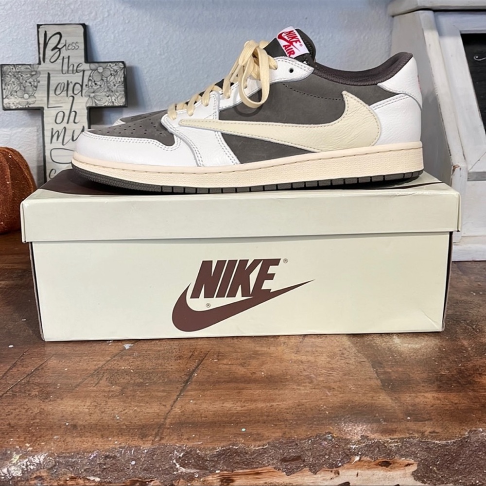 *UA* Travis Scott Jordan 1 Low Reverse Mocha